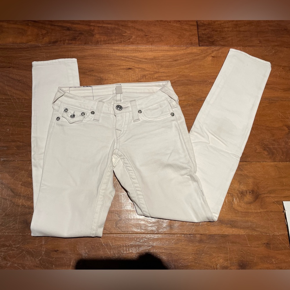 Stylish White Jeans with Studded Pockets